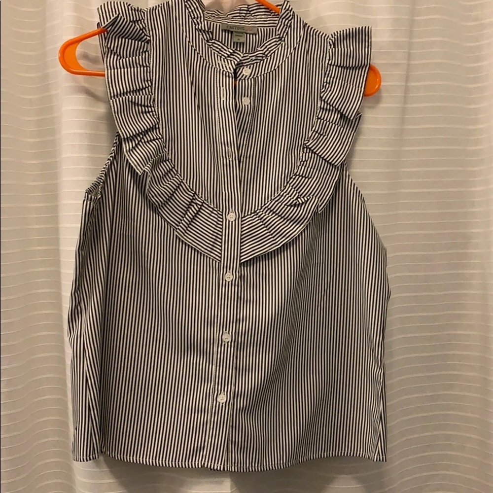 Gray/white ruffle tank shirt - size small.